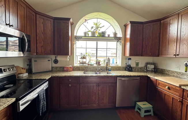 4859 E DALLAS CIR
