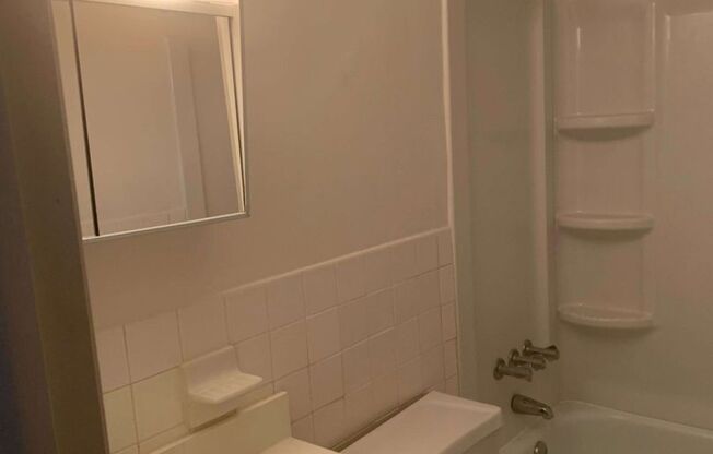 1 bed, 1 bath, 693 sqft, $1,000, Unit 209