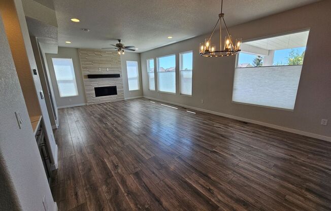 $4375 - 5BR/4BA Beautiful Dog Friendly Home in the Flying Horse Palermo Community