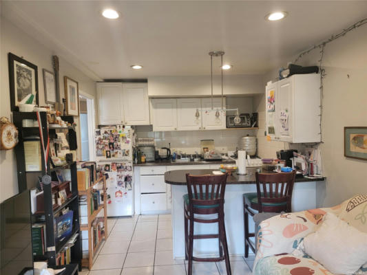 2 beds, 1 bath, $2,600