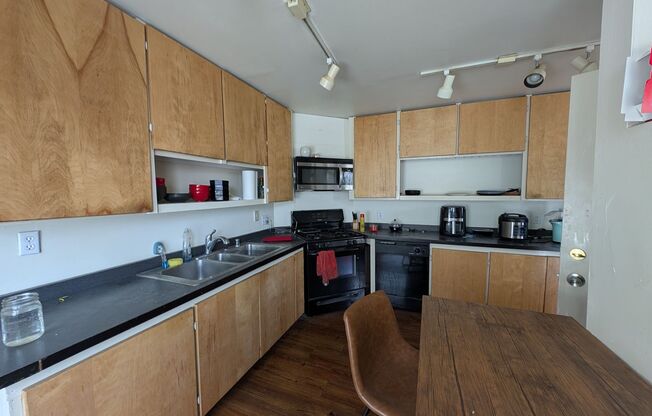 3244 3246 N OAKLAND AVE