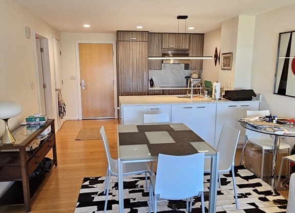 1 bed, 1 bath, 747 sqft, $3,450, Unit 707T