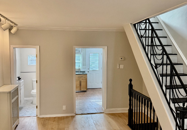 2322 S HUTCHINSON ST