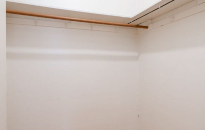 Studio, 1 bath, 399 sqft, $875, Unit 54