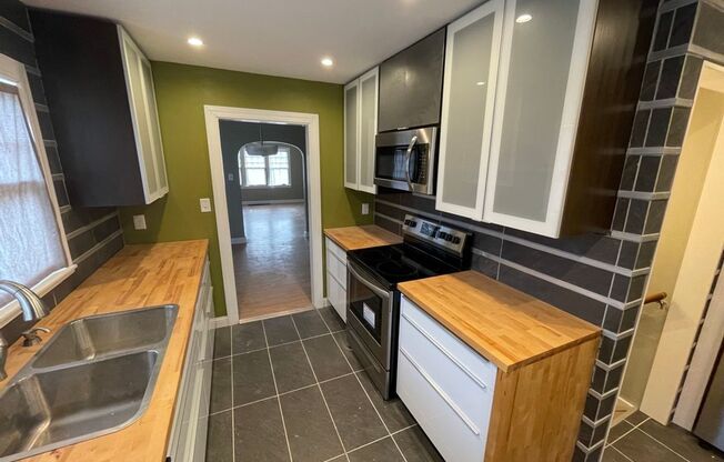 AUGUST MOVE IN! 4 Bedroom House w/ 2 Bath