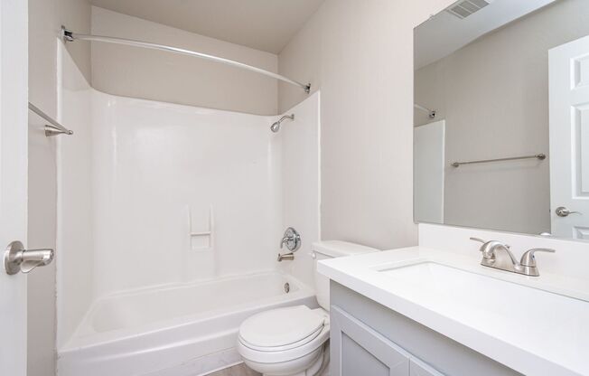 2 beds, 1 bath, 760 sqft, $1,825