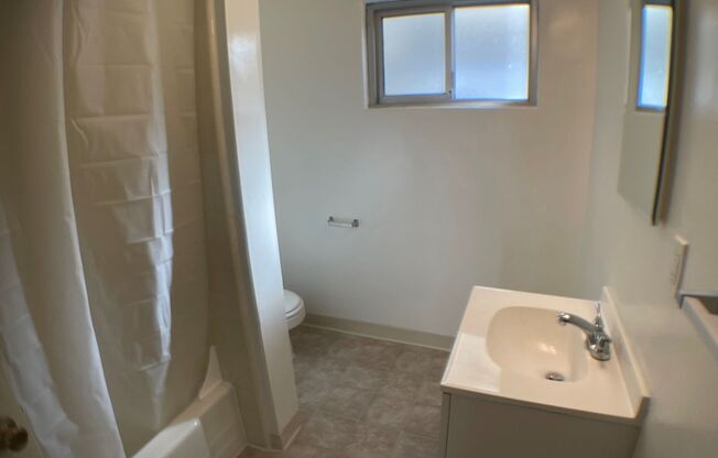 1 bed, 1 bath, $1,595, Unit #D