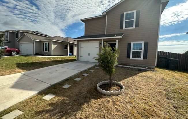 Nice 3 Bedroom, 2.5 Bath Home in Luckey Ranch Community