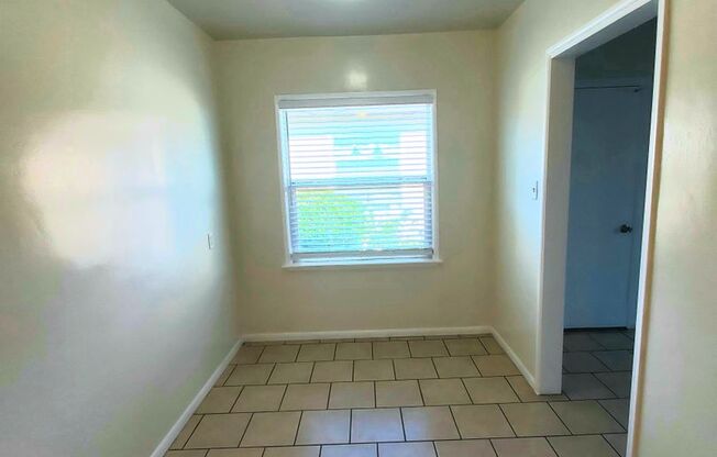 1 bed, 1 bath, 570 sqft, $1,900, Unit 027