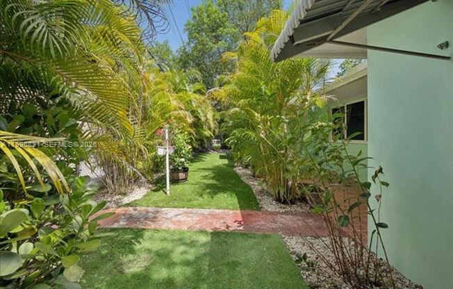 3490 William Ave MIAMI, FL 33133