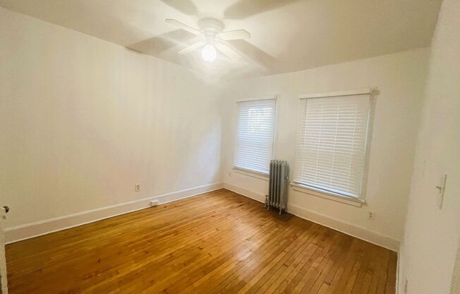 2 beds, 1 bath, $2,950, Unit 2