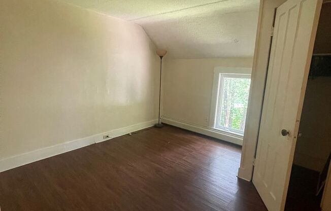 2 beds, 1 bath, 580 sqft, $1,150, Unit 4