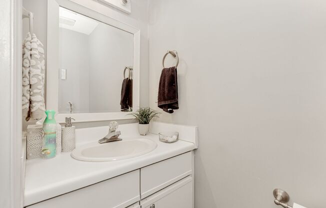 2 beds, 1.5 baths, $1,695, Unit Unit 231