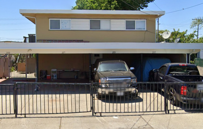 (221): 217-223 South 7th St.