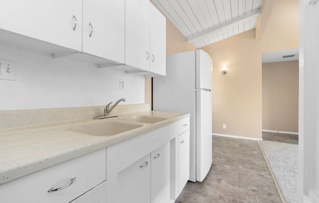 St. Andrews Apartments Kitchen with upgraded cabinets