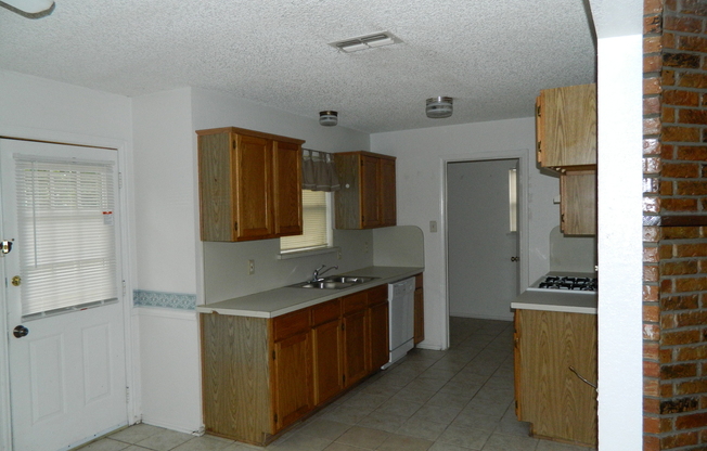 3 beds, 2 baths, $1,695