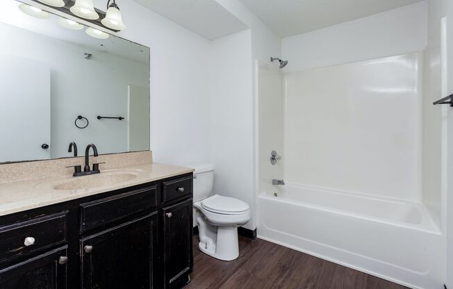 3 beds, 2 baths, 993 sqft, $1,228, Unit 1640-304