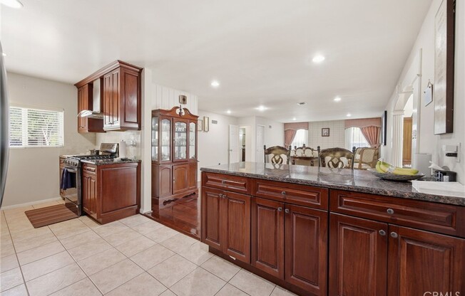 5 beds, 3.5 baths, 2,914 sqft, $5,500
