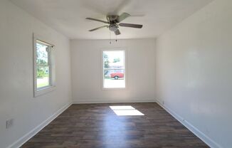 3 beds, 1 bath, $800