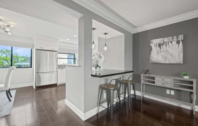 Immaculate 3 Bedroom 2.5 Bath Condominium in Great Campbell Location- White Oaks