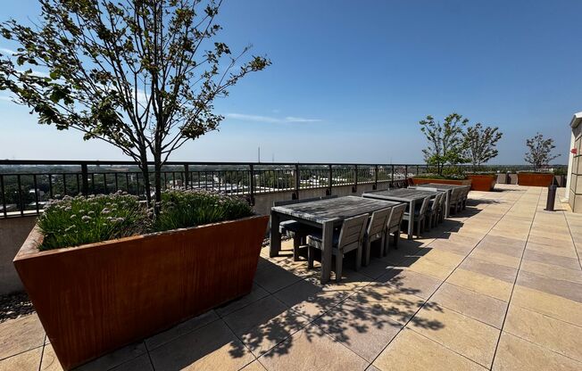 2 beds, 1 bath, 978 sqft, $2,250, Unit 609