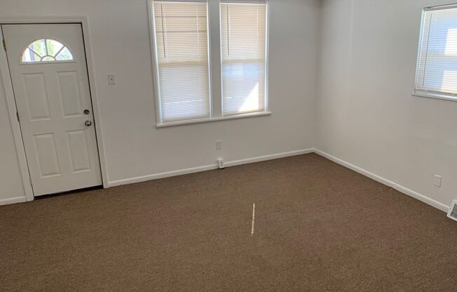 1 bed, 1 bath, 900 sqft, $650, Unit First Floor