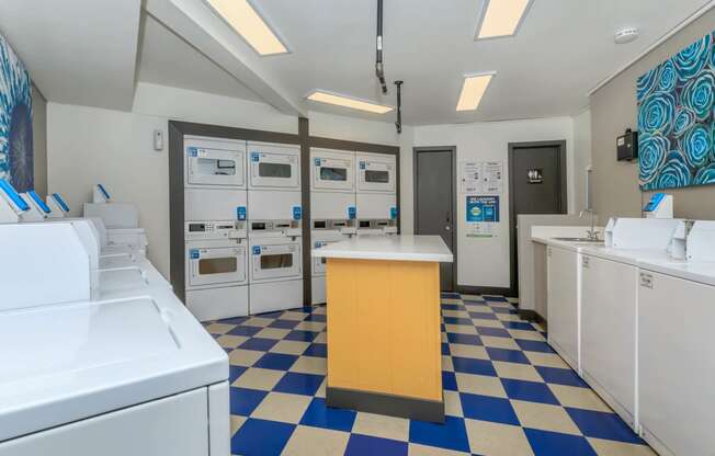 On-site apartment laundry facility at East Phoenix apartment building Ascent 1829