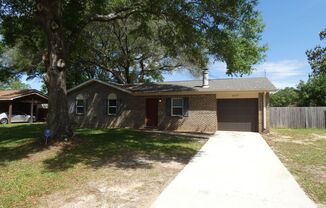 Charming 3 bedroom, 2 bath home conveniently located near Whiting Field