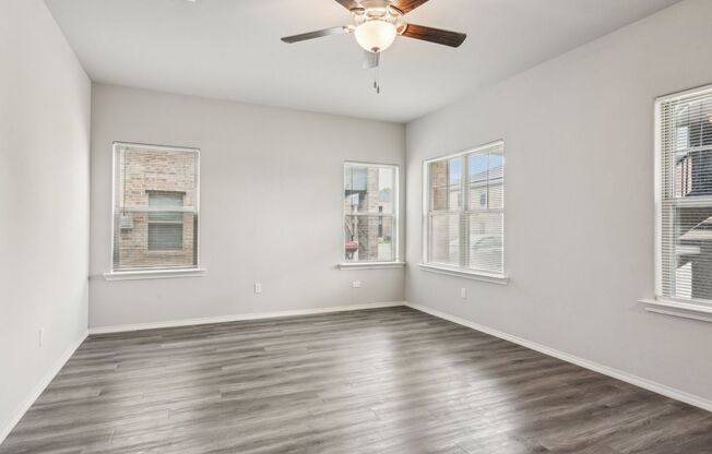 3 beds, 2 baths, $1,598, Unit 1422