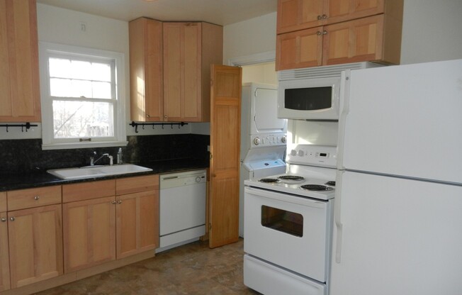 $0 DEPOSIT OPTION. CHARMING 3 BED 1 BATH RANCH NEAR DU WITH DECK AND HARDWOOD FLOORS