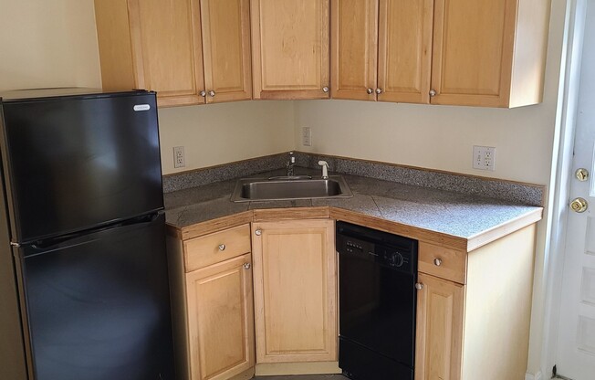 1 bed, 1 bath, $3,000, Unit 14