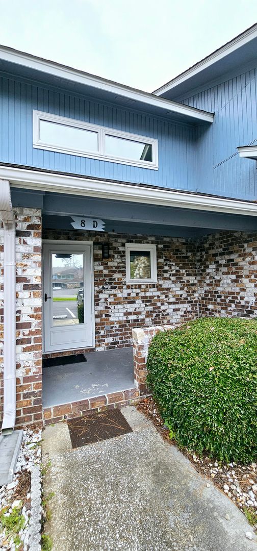 2-Bedroom, 1.5-Bath Townhome in Fairway Village, Deerfield!