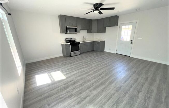 2 beds, 1 bath, $2,600