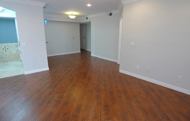 2 beds, 2 baths, 960 sqft, $2,850, Unit 102