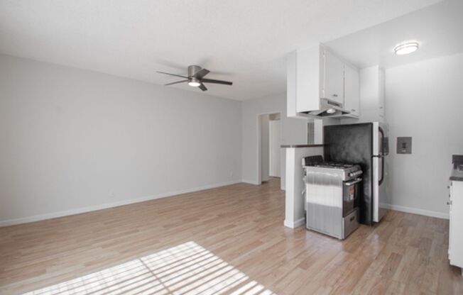 2 beds, 2 baths, $2,525, Unit 38