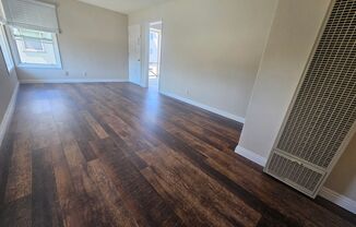 2 beds, 1 bath, $2,395, Unit 185 1/2