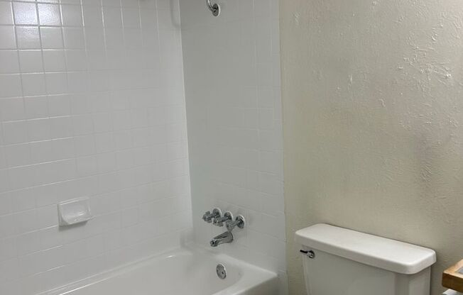 1 bed, 1 bath, 660 sqft, $1,350, Unit OPA-142