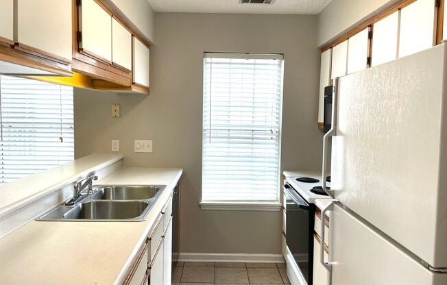 Available Now! 2 Bedroom, 2 Bath Condo at Windsor Green! Only $1,395 per month!