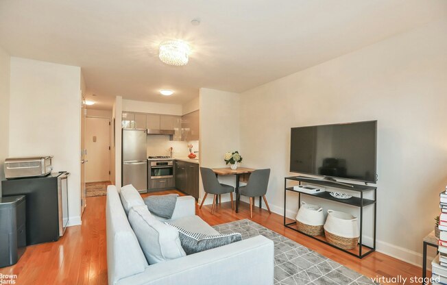 505 W 47 ST