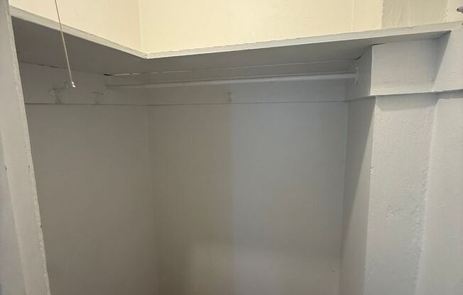Studio, 1 bath, 295 sqft, $1,250, Unit Old King Edward 171