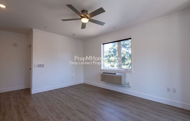 Updated Studio in the Heart of SE Portland!