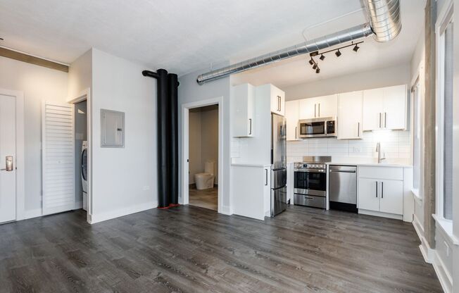 2 beds, 1 bath, 570 sqft, $2,100, Unit 213