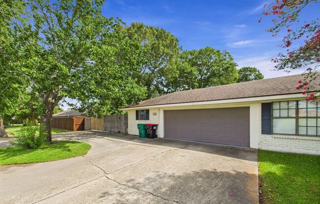Beautiful 3 Bed, 2 Bath Home with Mother-In-Law Suite – Tons of Natural Light!