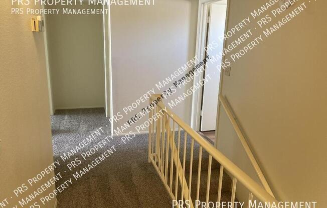 1327 W STRAFORD DR