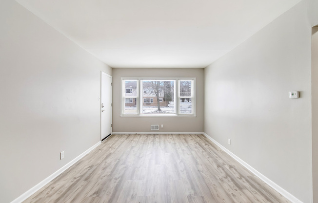 147 S GRAND AVE