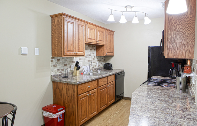 2 beds, 1 bath, 820 sqft, $985, Unit 4324 Wyndsor Terrace Building 4 #30