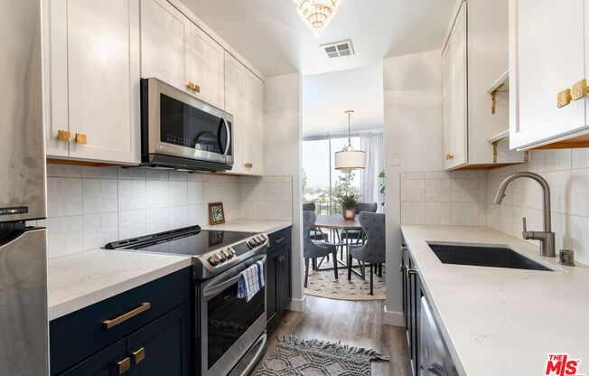 1 bed, 2 baths, 712 sqft, $3,600, Unit 518