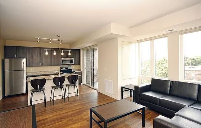 2 beds, 2 baths, 782 sqft, $2,000, Unit 401