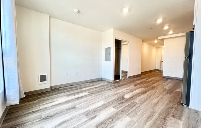 4742 Mission