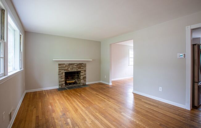 Beautiful 4 BR/3 BR Single-Family Home in Carrollton!